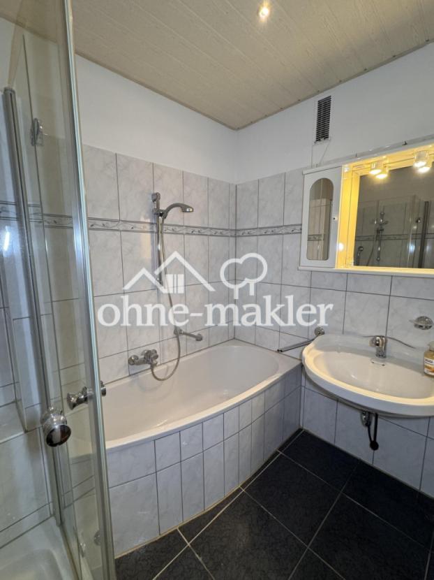 Badezim. mit Badewanne&Dusche