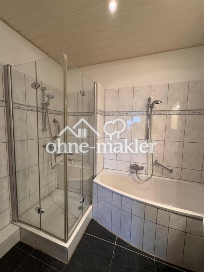 Badezim. mit Badewanne&Dusche