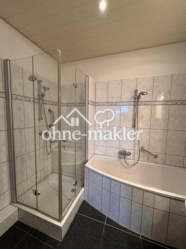 Badezim. mit Badewanne&Dusche