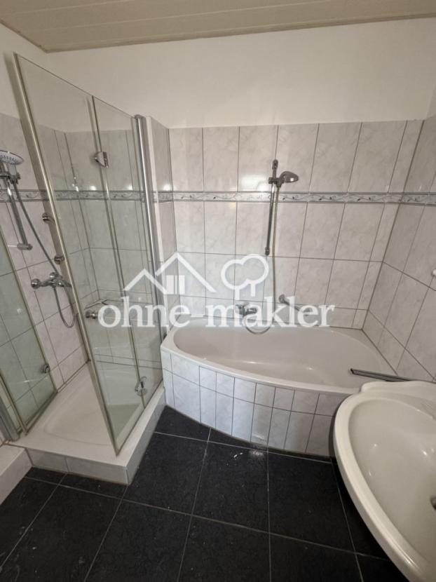 Badezim. mit Badewanne&Dusche
