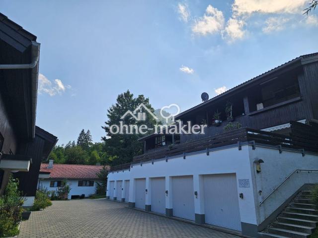 Hof mit Garagen