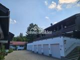 Hof mit Garagen