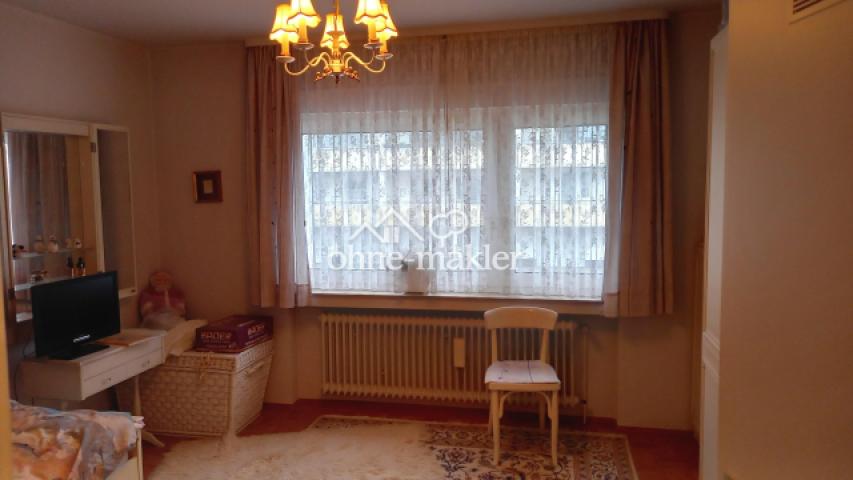 Schlafzimmer möbliert