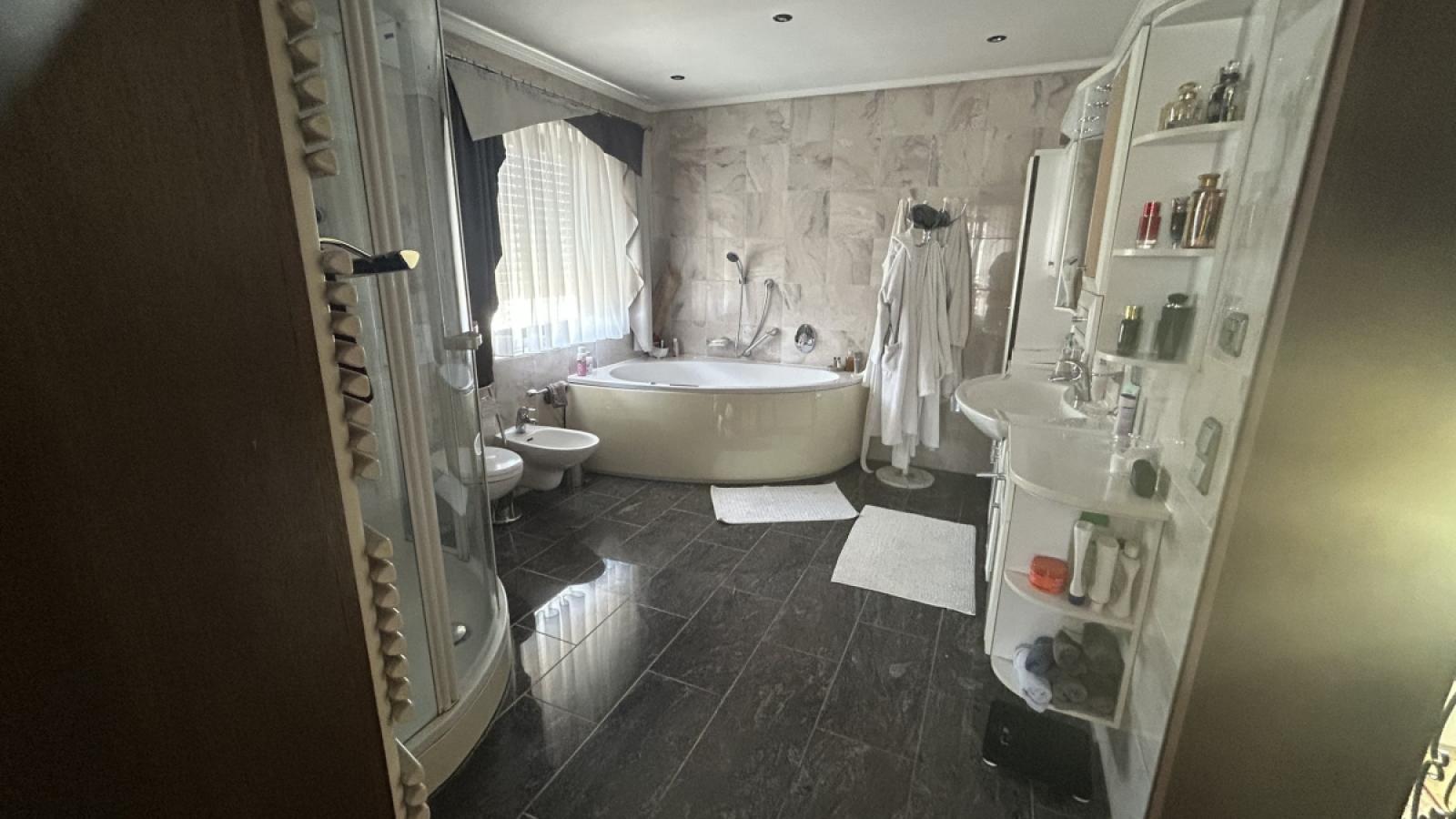 Badezimmer im OG