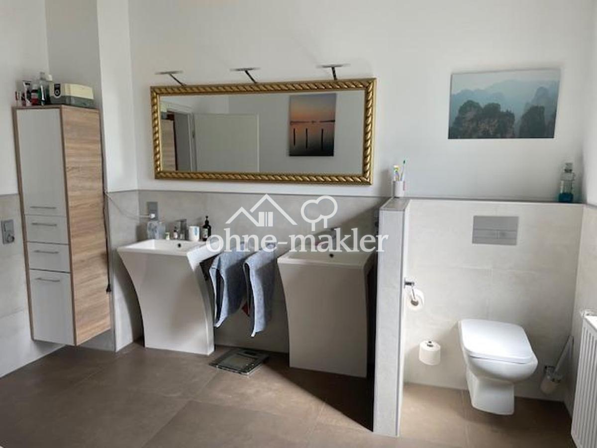 Großzügiges Badezimmer 