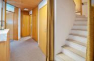 Flur EG mit Treppe zum 1. DG
