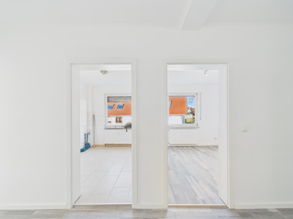 Küche mit angrenzendem Zimmer