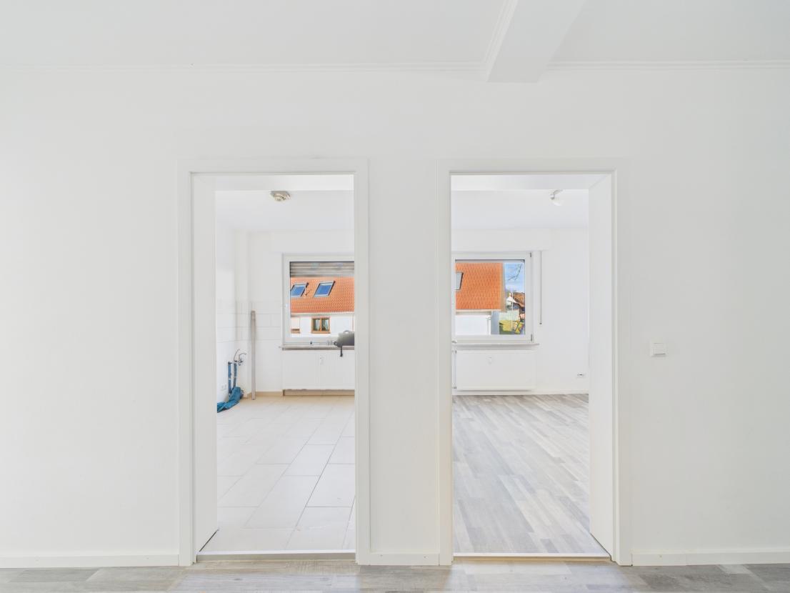 Küche mit angrenzendem Zimmer