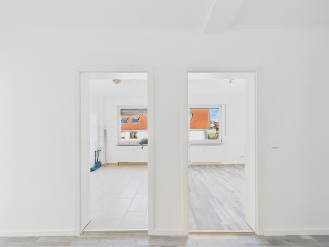 Küche mit angrenzendem Zimmer