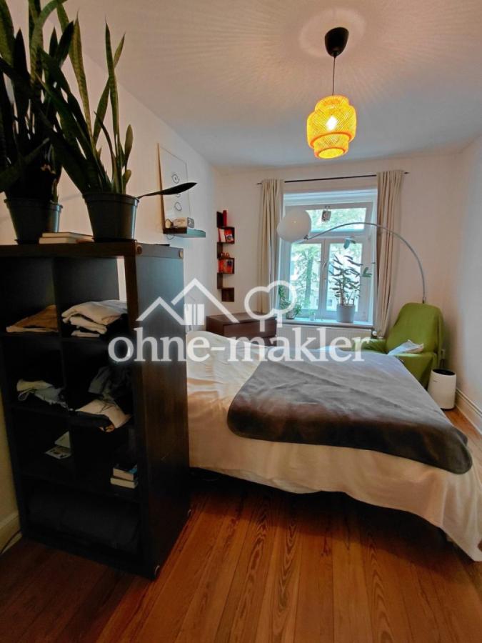 Schlafzimmer 1