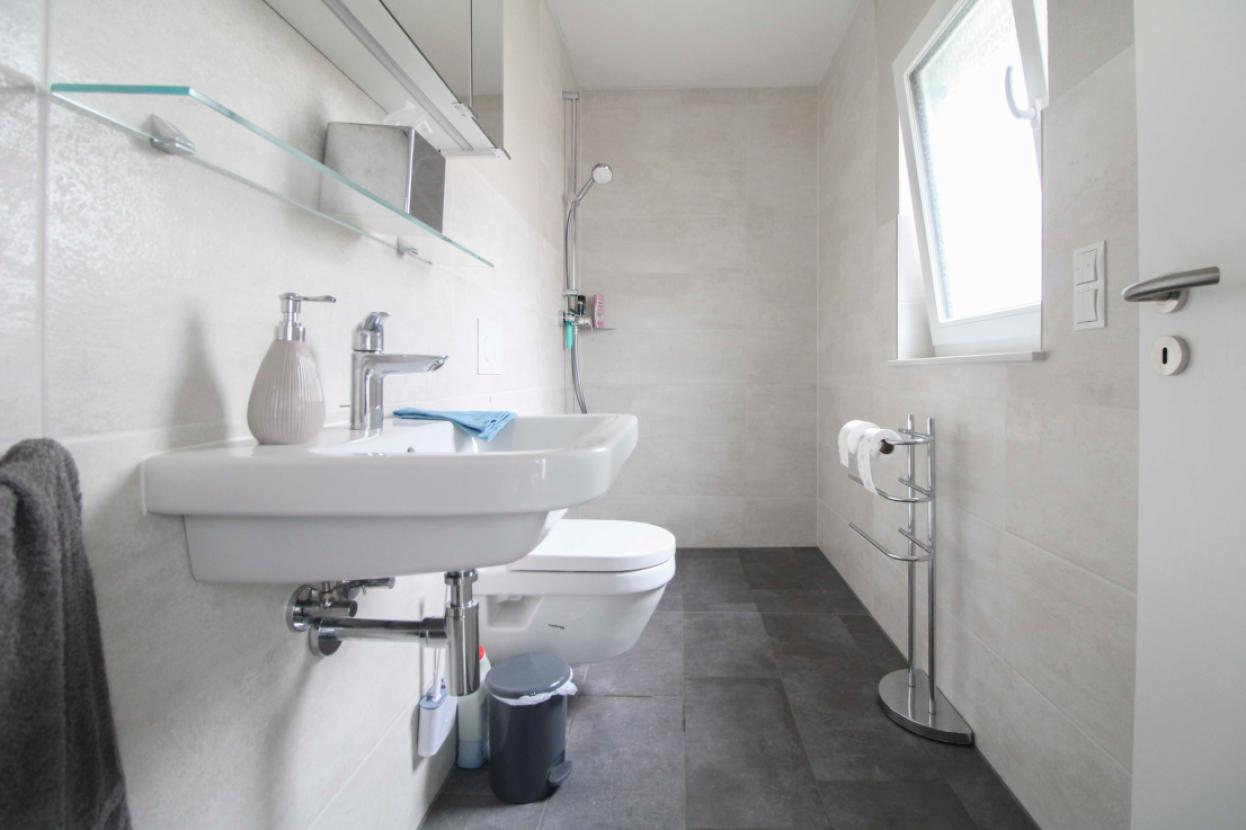 Badezimmer EG