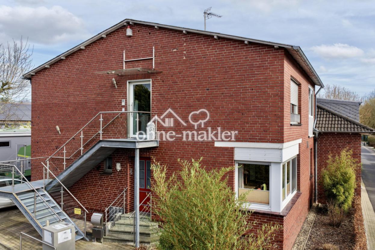 Vorn m. Treppe zur Einliegerwh