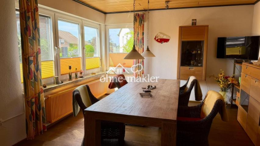 mit angrenzendem Esszimmer