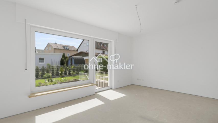 Wohnzimmer mit Gartenblick