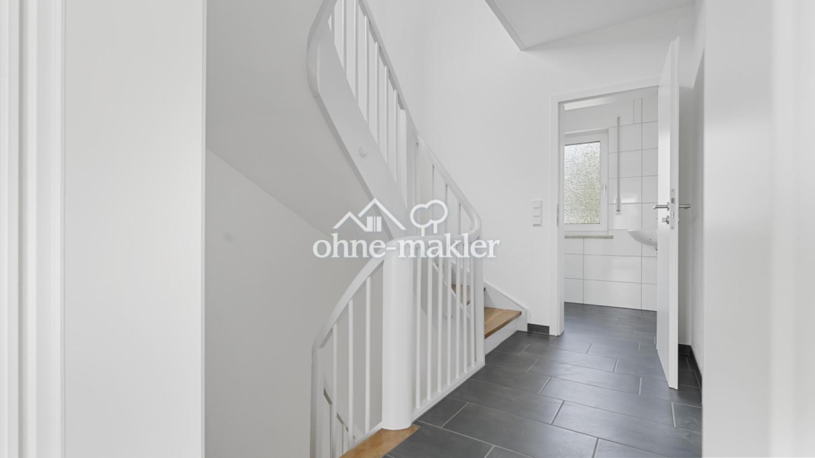OG Flur mit Blick zum Bad