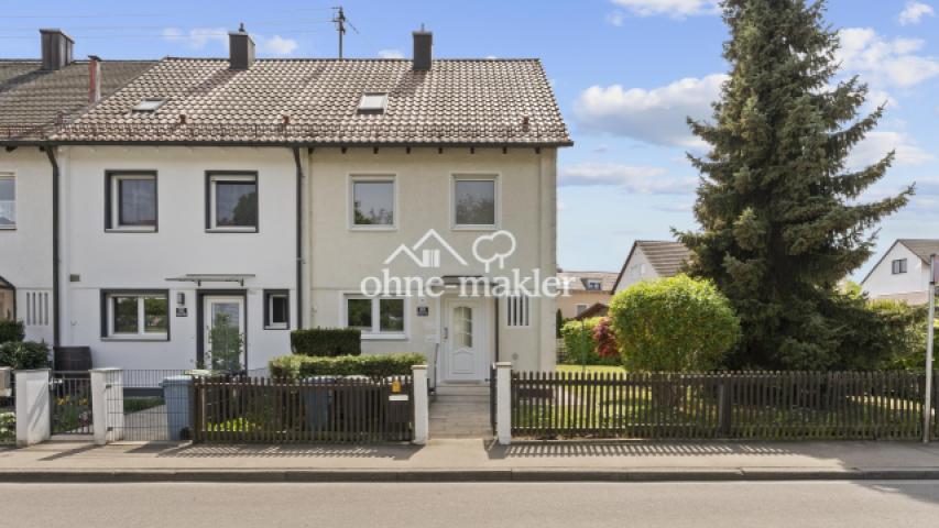 Hausansicht mit Garten