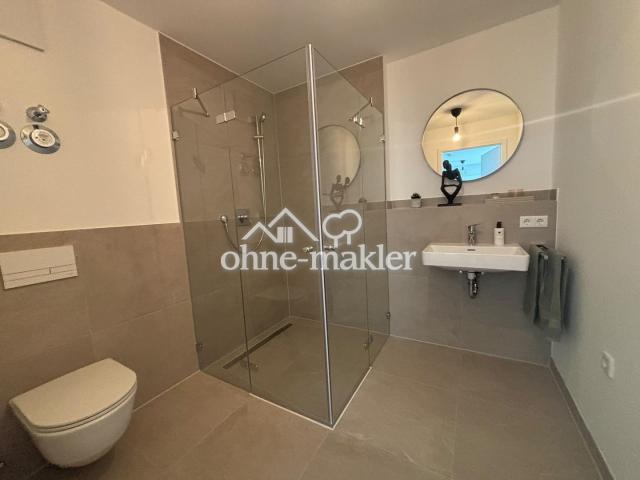 Badezimmer mit Dusche