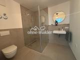 Badezimmer mit Dusche
