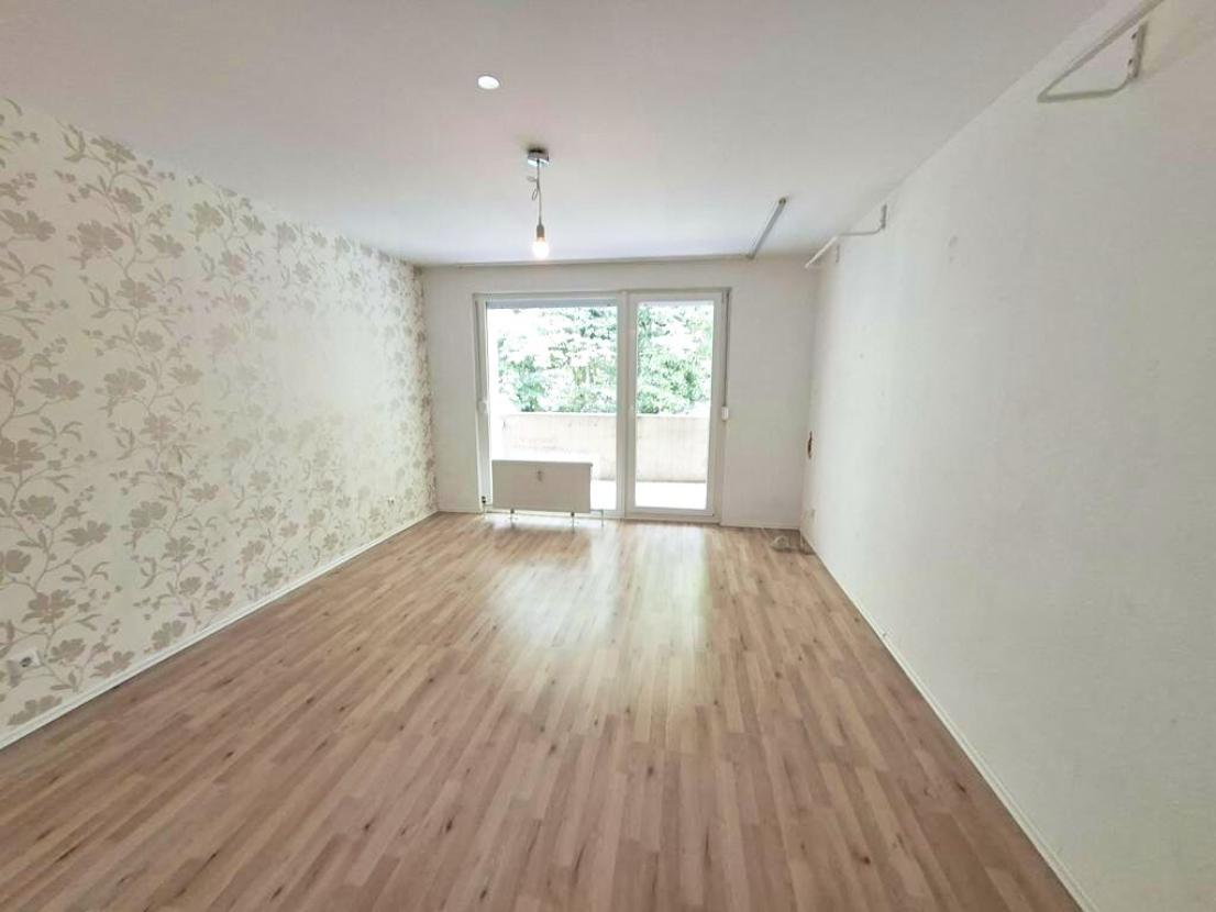Schlafzimmer mit Zugang zum Balkon