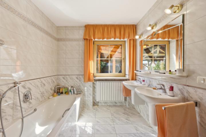 Badezimmer EG