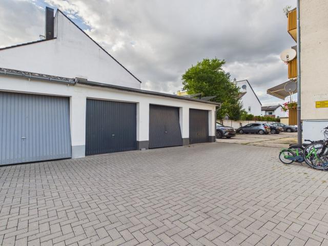 Garage + Stellplatz