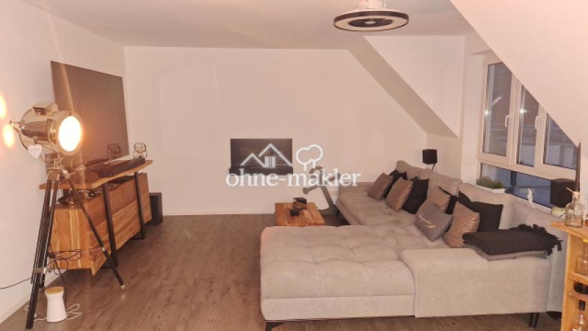 Wohnzimmer mit Kamin