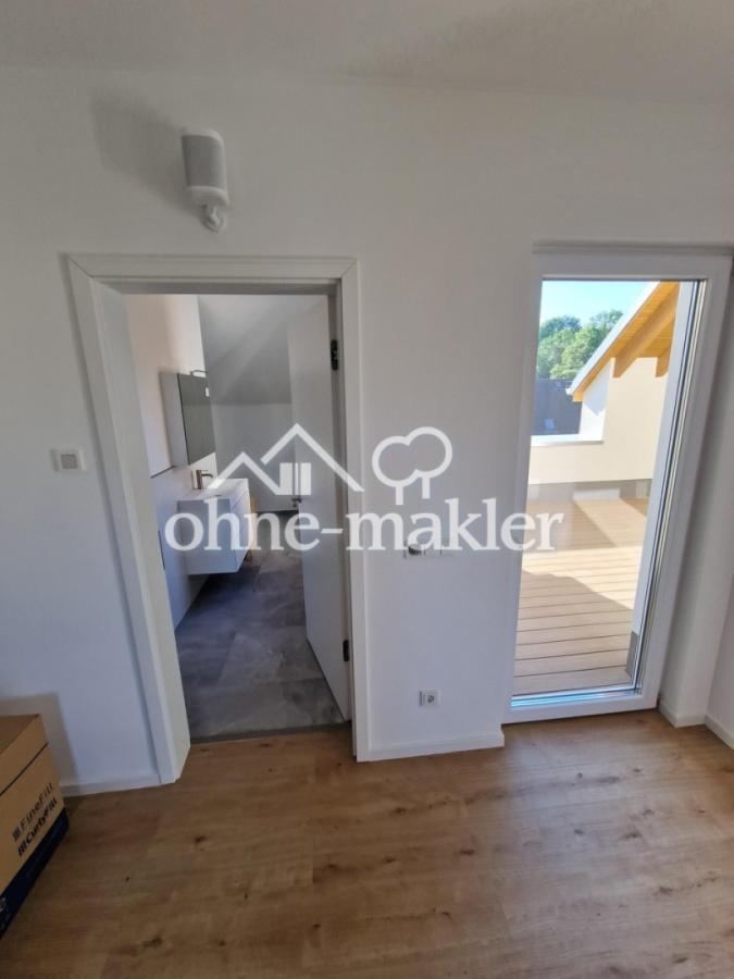 Zimmer DG mit Bad und Loggia