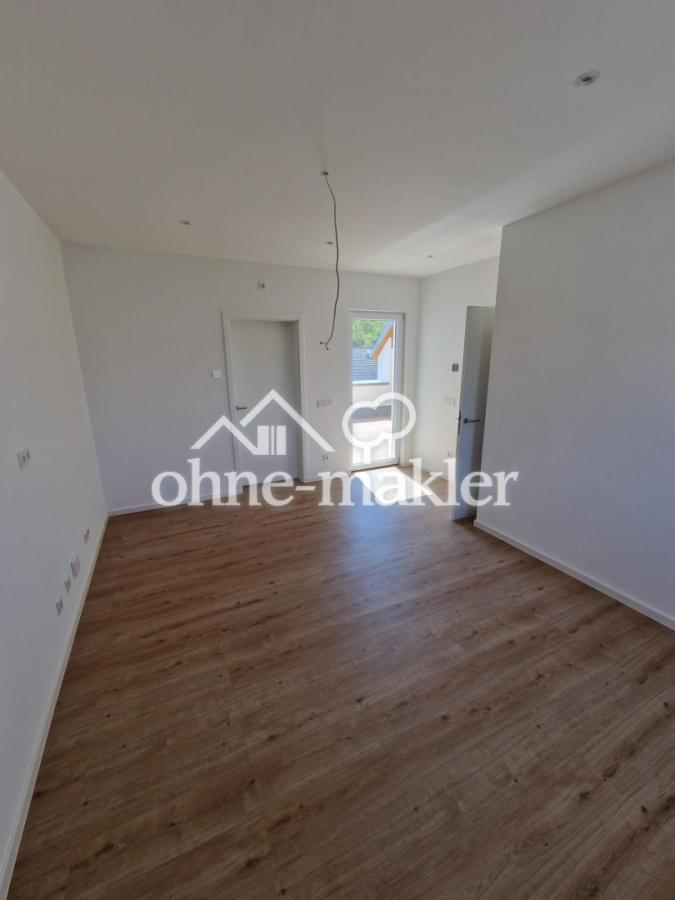 Zimmer DG mit Bad und Loggia