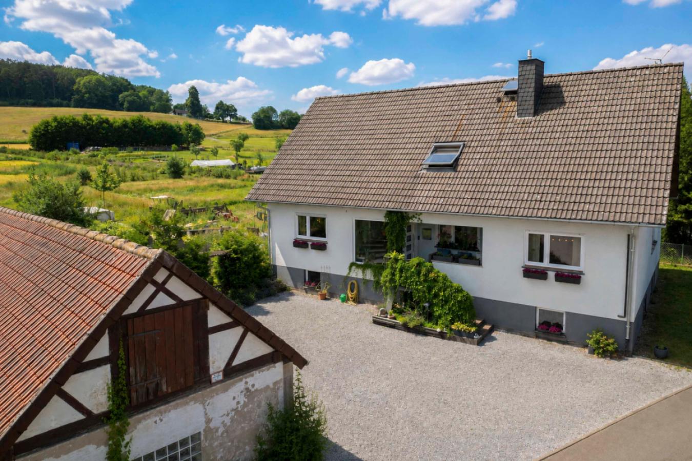 01 Titelbild_Haus_und_Hofansicht