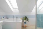 Badezimmer mit Wanne & Dusche OG