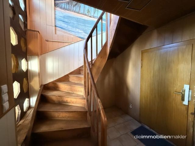 Flur, Treppe ins OG