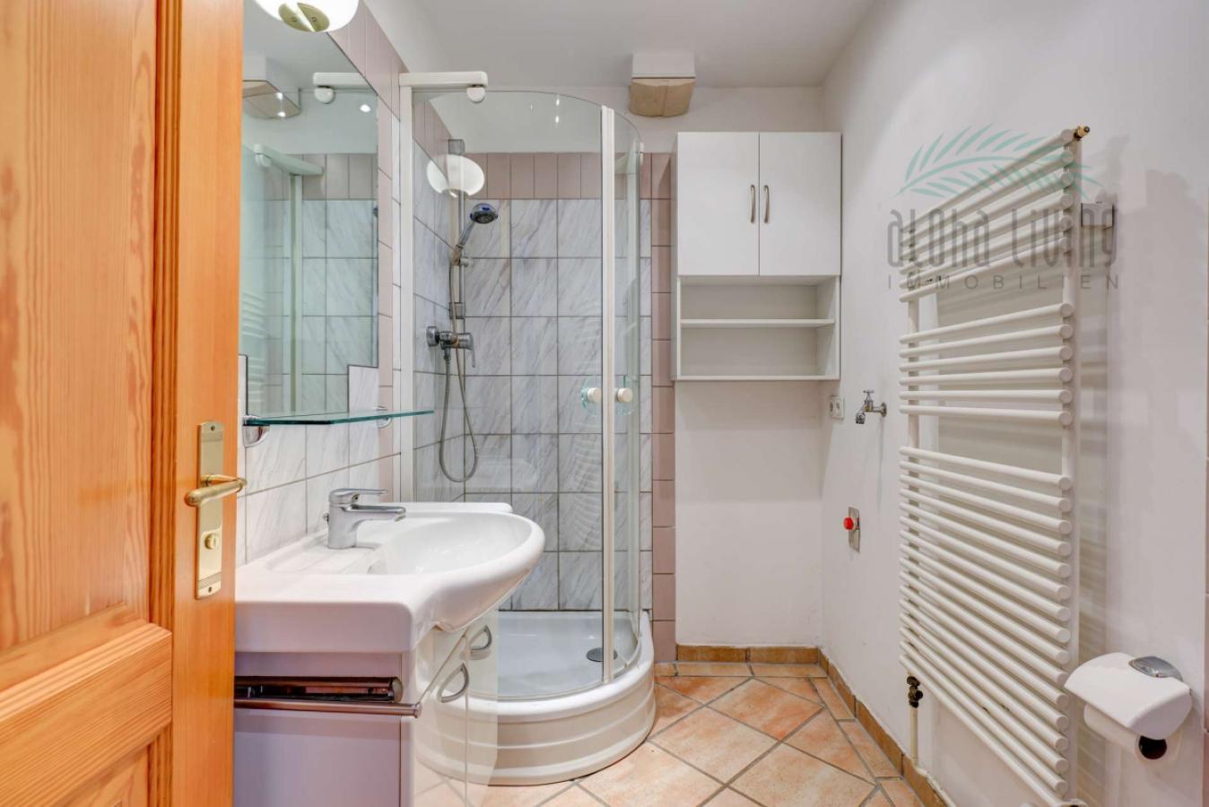 Badezimmer (EG)