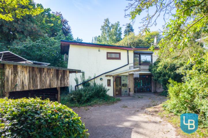 Haus mit Carport und Garage