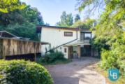 Haus mit Carport und Garage