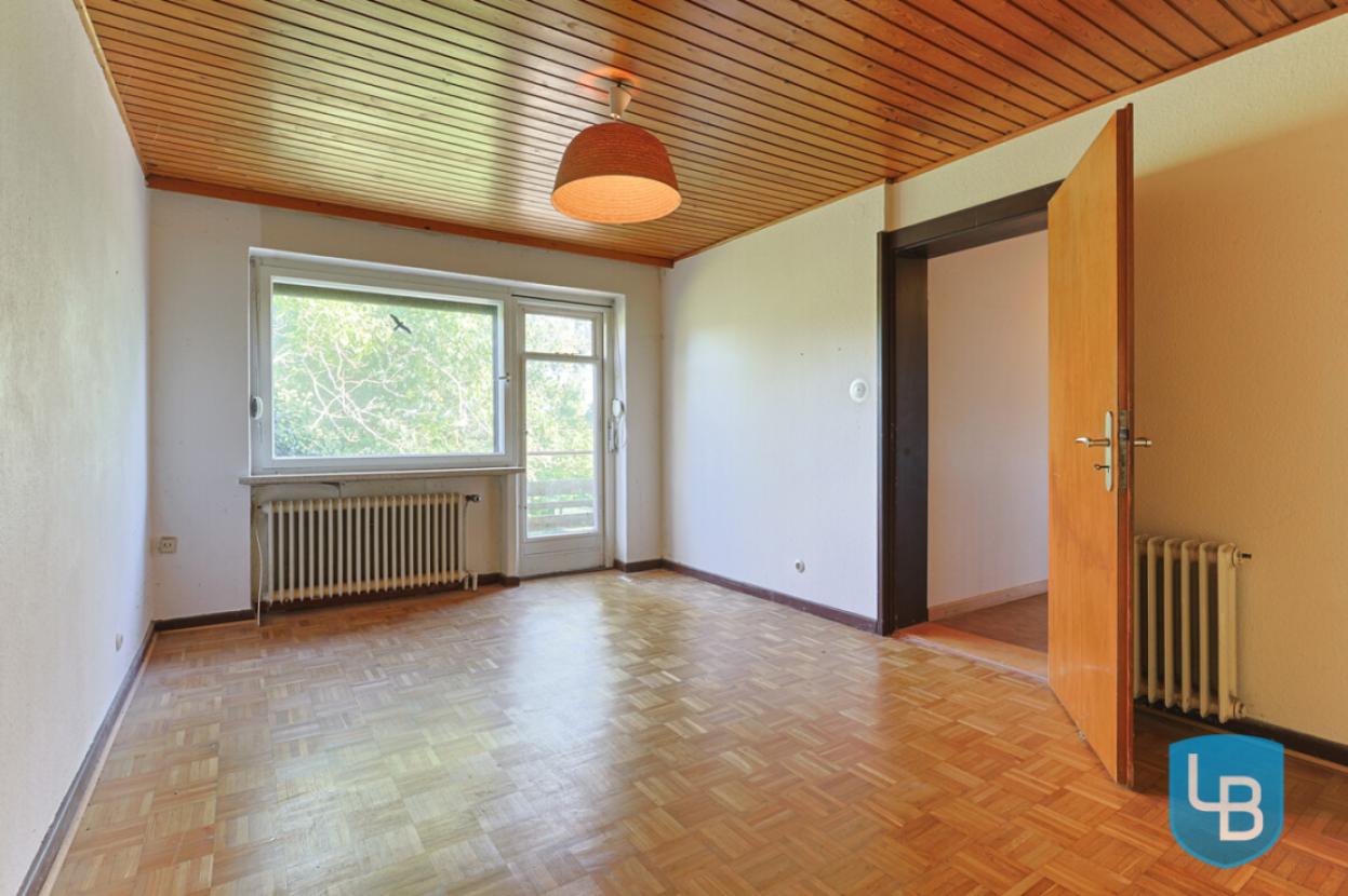 Zimmer mit Zugang zum Balkon