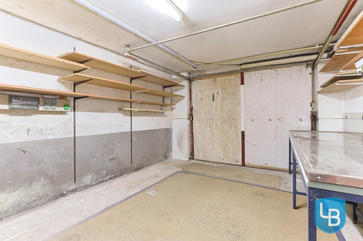 Garage mit Werkstatt