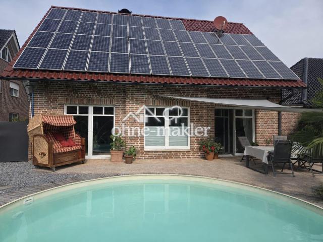 Rückansicht mit Pool