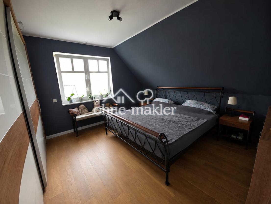 Schlafzimmer 1