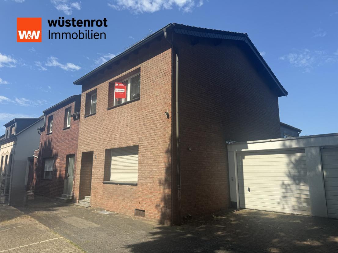 Frontansicht Haus und Garage