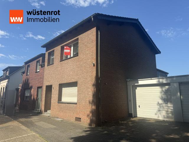 Frontansicht Haus und Garage