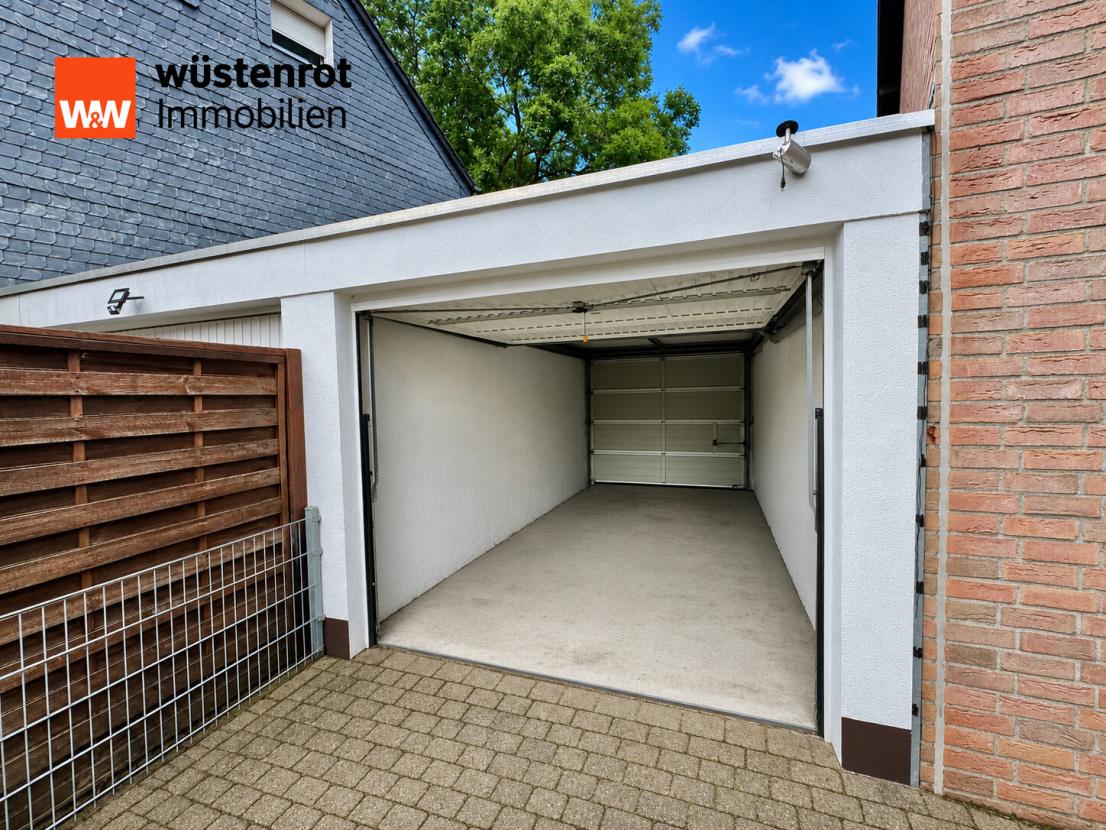 Garage am Haus mit Durchfahrt auf den Innenhof