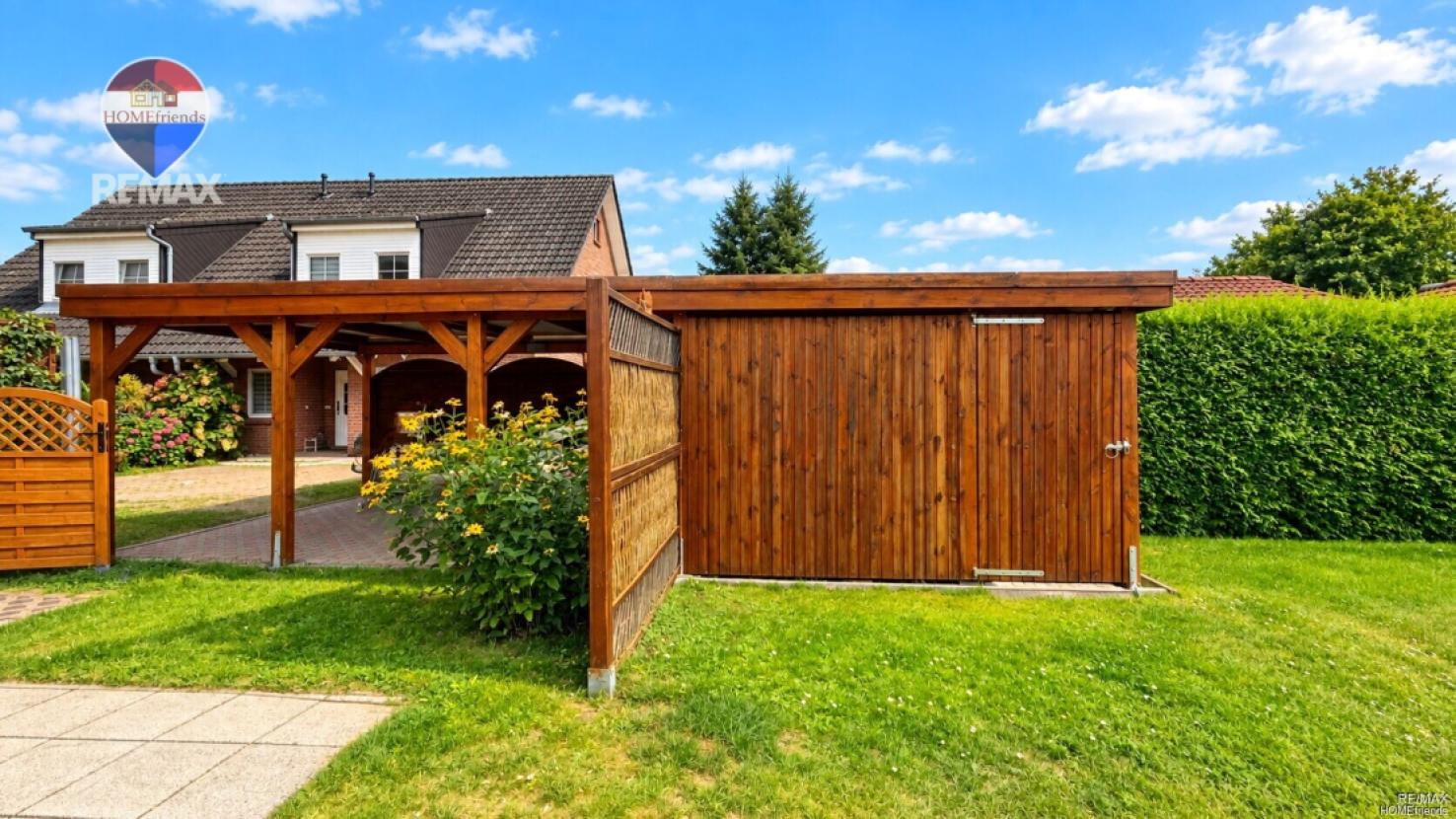 Carport mit Schuppen