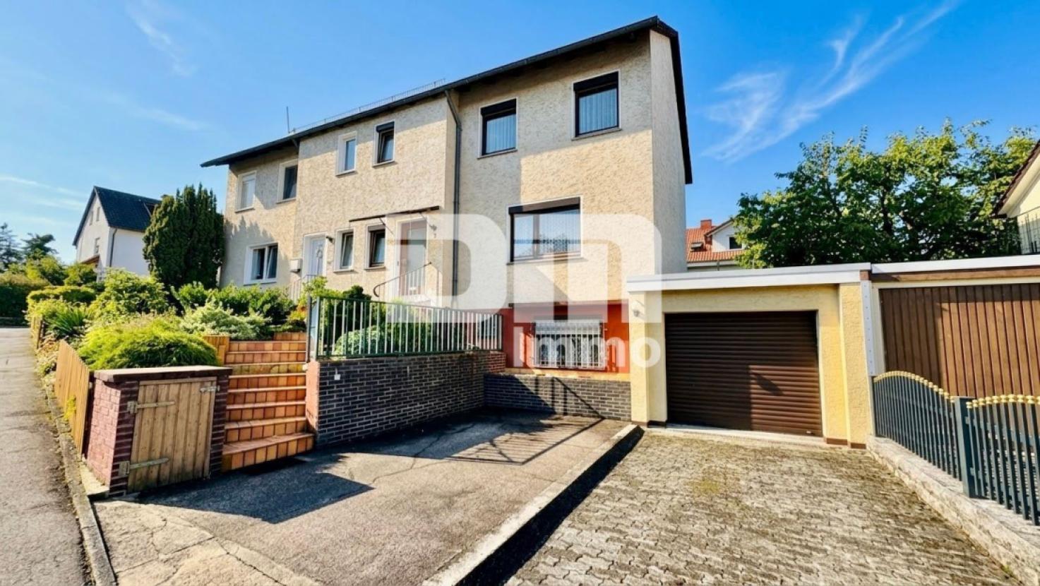 Frontanansicht / Garage