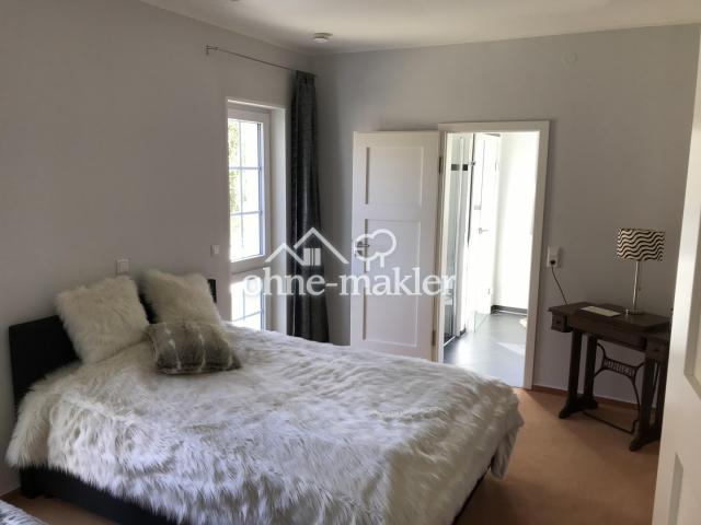Schlafzimmer (EG)
