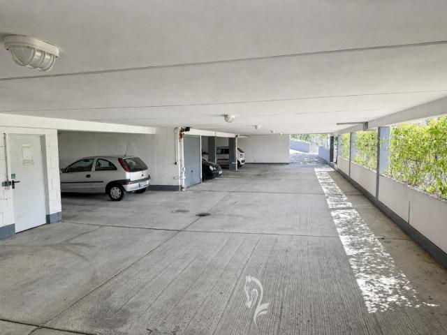 Parkgarage oberhalb der Wohnung