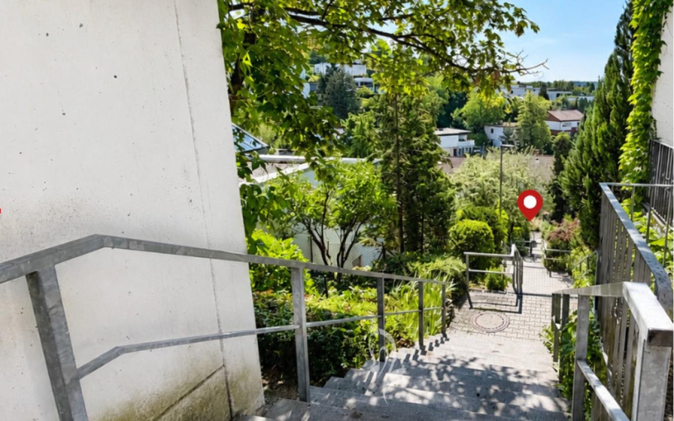Abgang von der Parkgarage oberhalb der Wohnung
