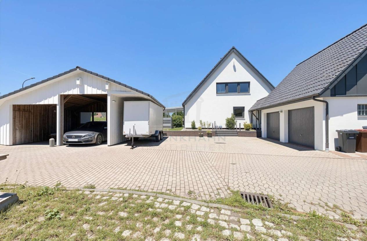 Außenansicht Garage & Carport