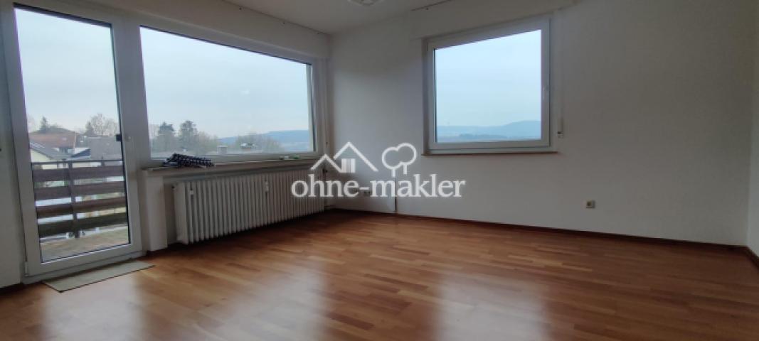 Wohnzimmer mit Balkon