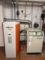 Gasheizung + Warmwasserspeich.