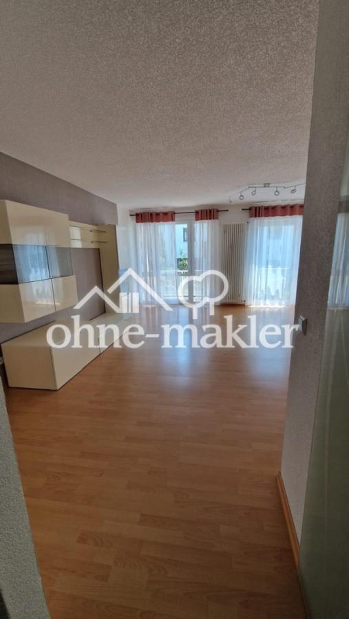 Wohnzimmer mit Ausgang Balkon
